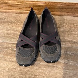 Timberland size 7 slip on hiking walking comfort shoes